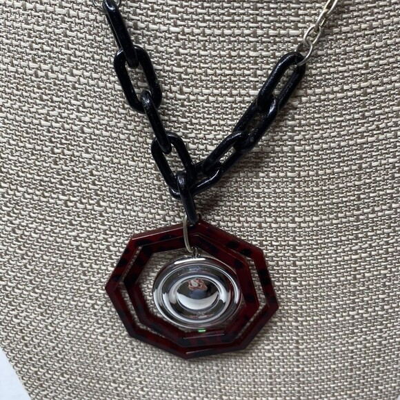 Red Tortoise Octagon Plastic Pendant Black Chunky Chain Silver Tone Necklace - Picture 3 of 4
